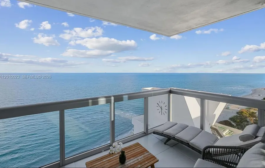 6899 Collins Ave – 2208